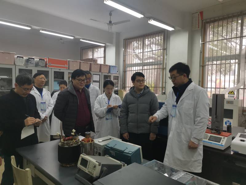 工程技术学院实验室安全检查现场(1).jpg